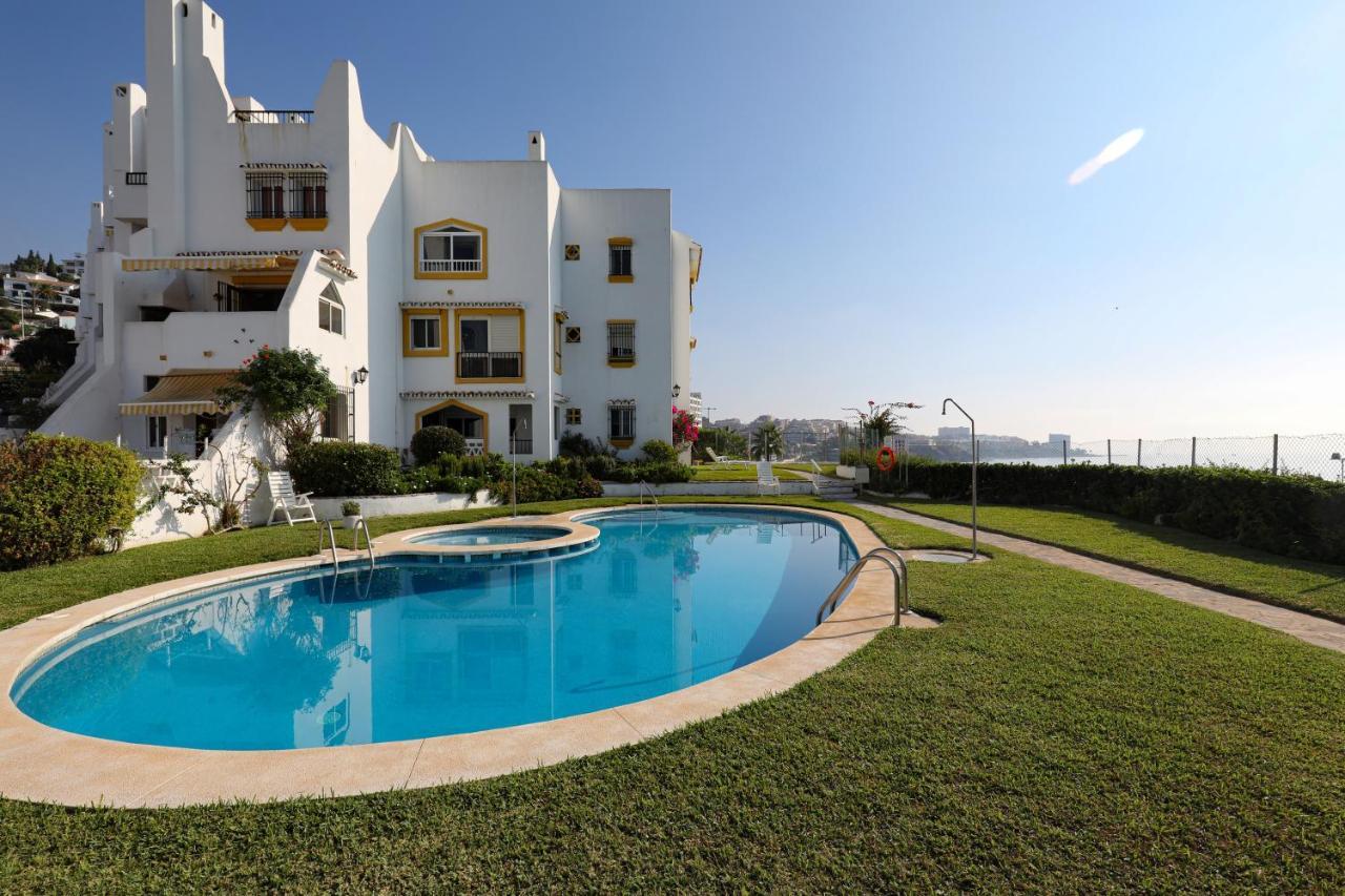 082 - Stunning Sea Views Beachfront Apartment ベナルマデナ エクステリア 写真