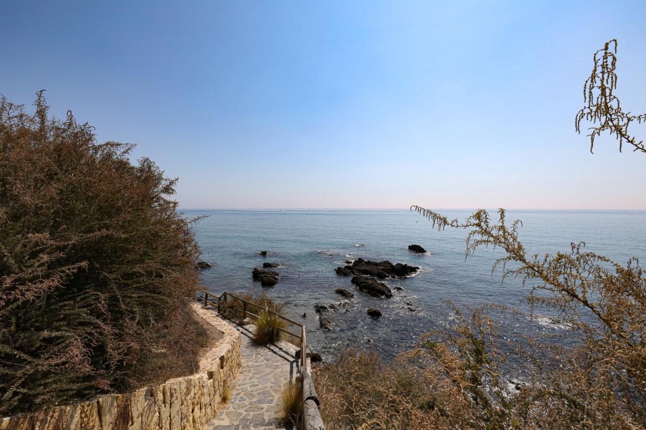 082 - Stunning Sea Views Beachfront Apartment ベナルマデナ エクステリア 写真