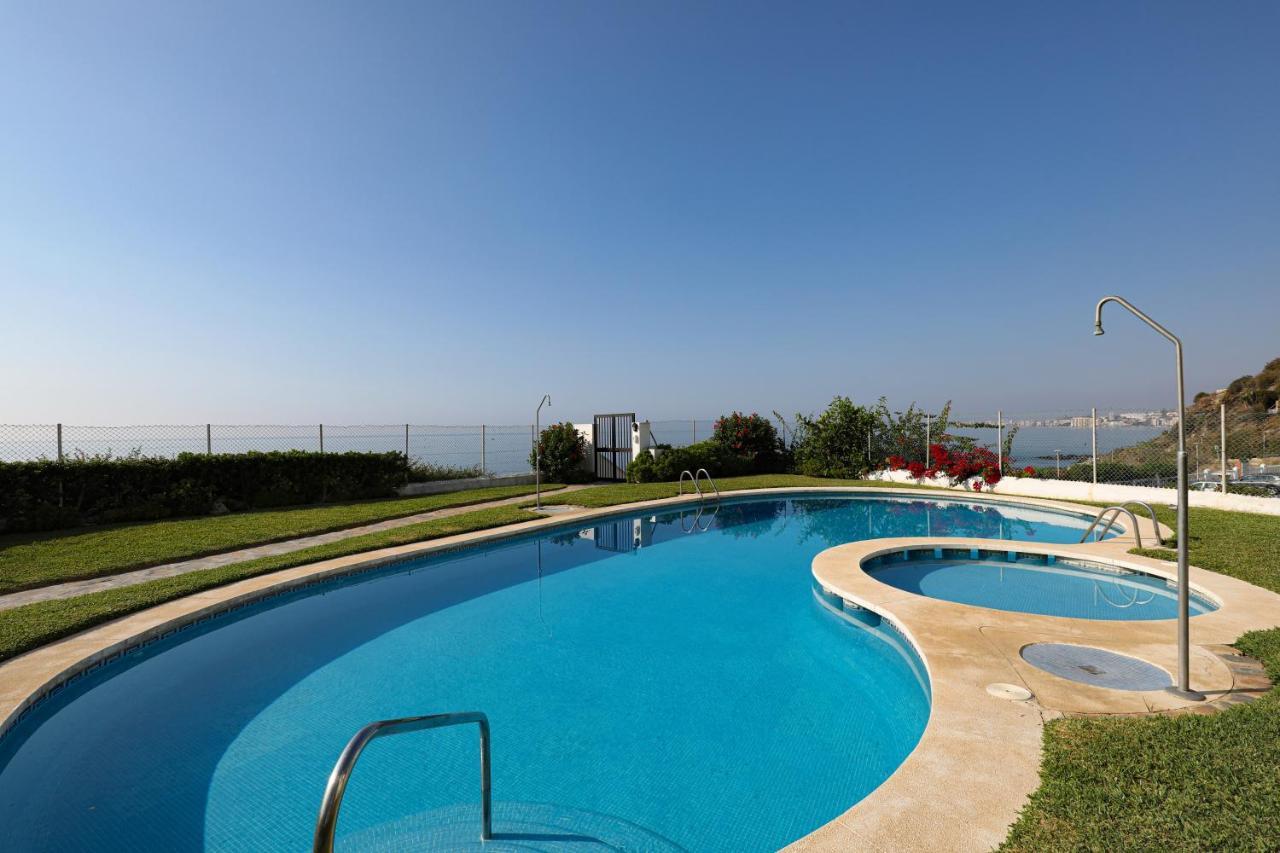 082 - Stunning Sea Views Beachfront Apartment ベナルマデナ エクステリア 写真