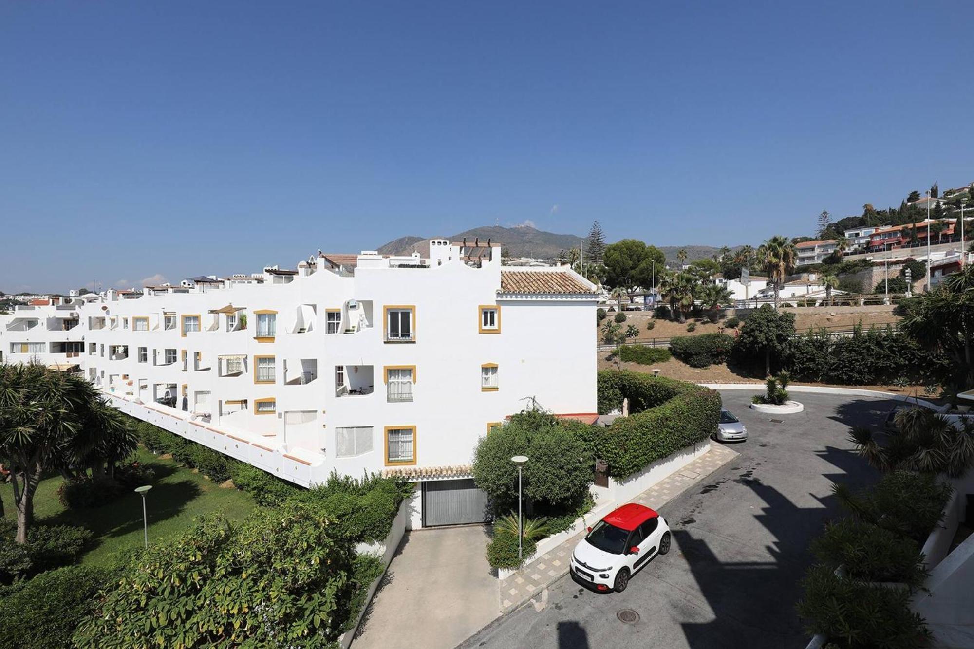082 - Stunning Sea Views Beachfront Apartment ベナルマデナ エクステリア 写真