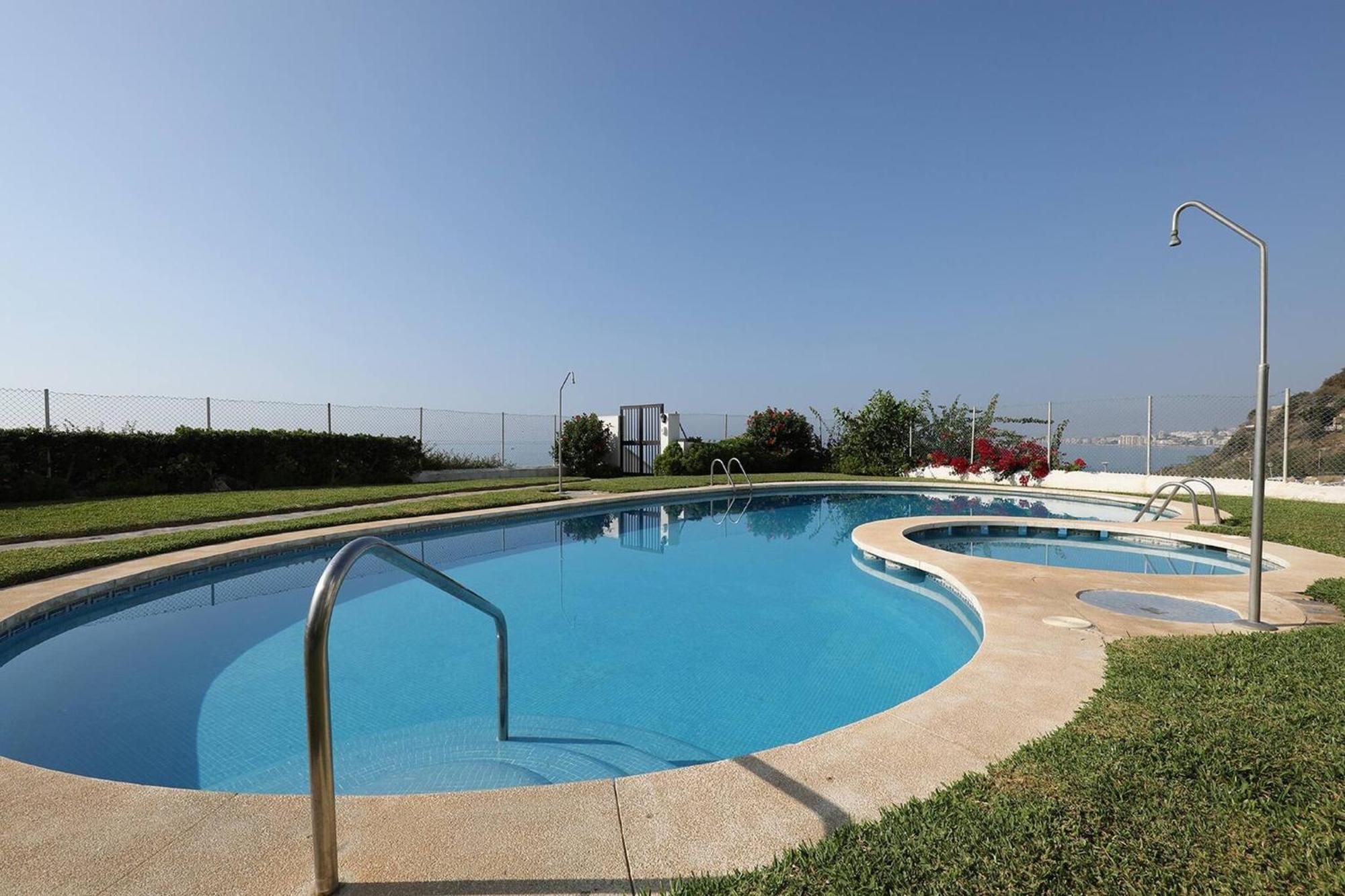 082 - Stunning Sea Views Beachfront Apartment ベナルマデナ エクステリア 写真