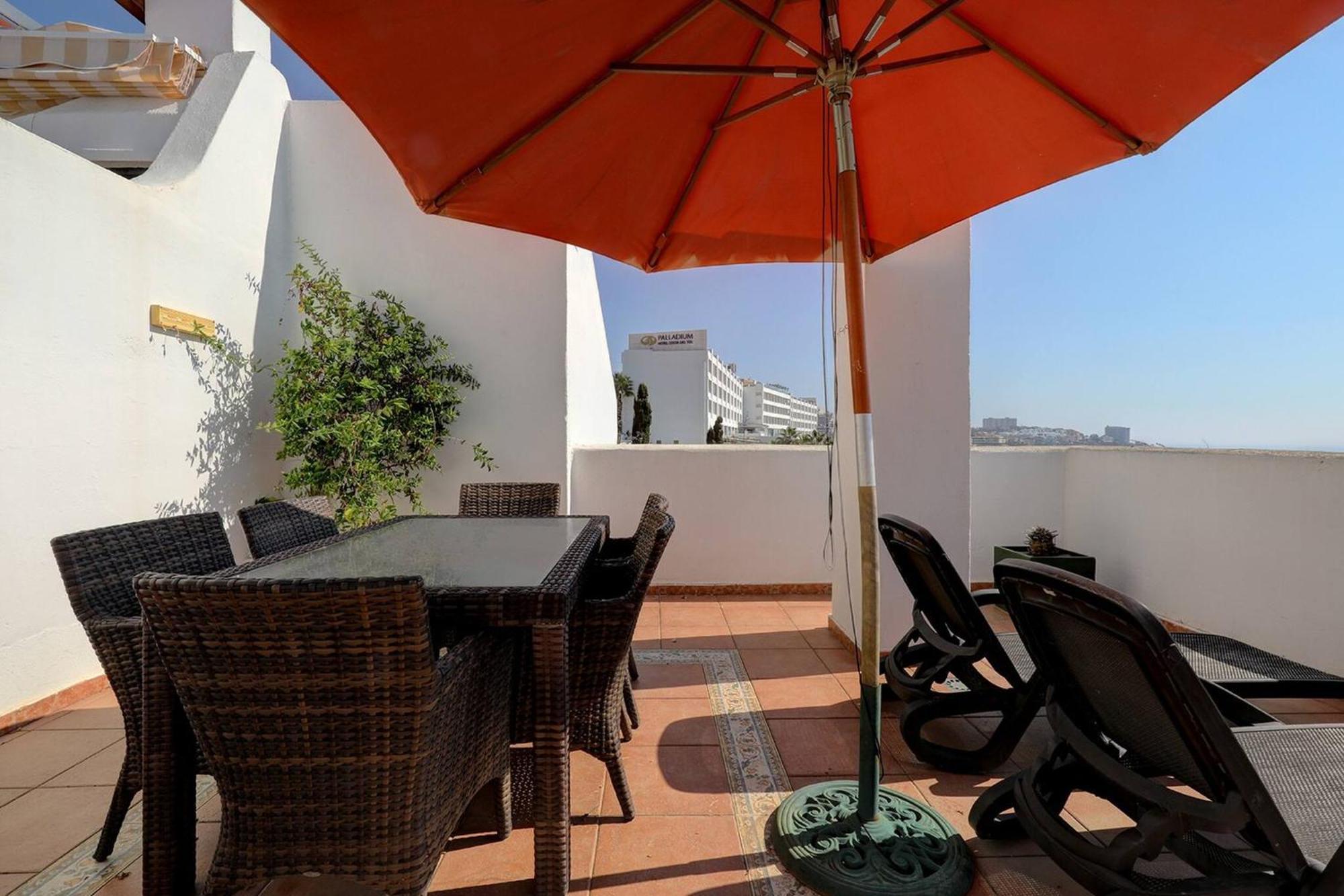 082 - Stunning Sea Views Beachfront Apartment ベナルマデナ エクステリア 写真
