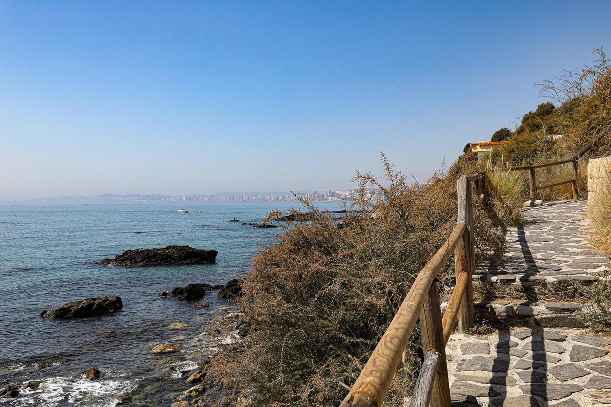 082 - Stunning Sea Views Beachfront Apartment ベナルマデナ エクステリア 写真