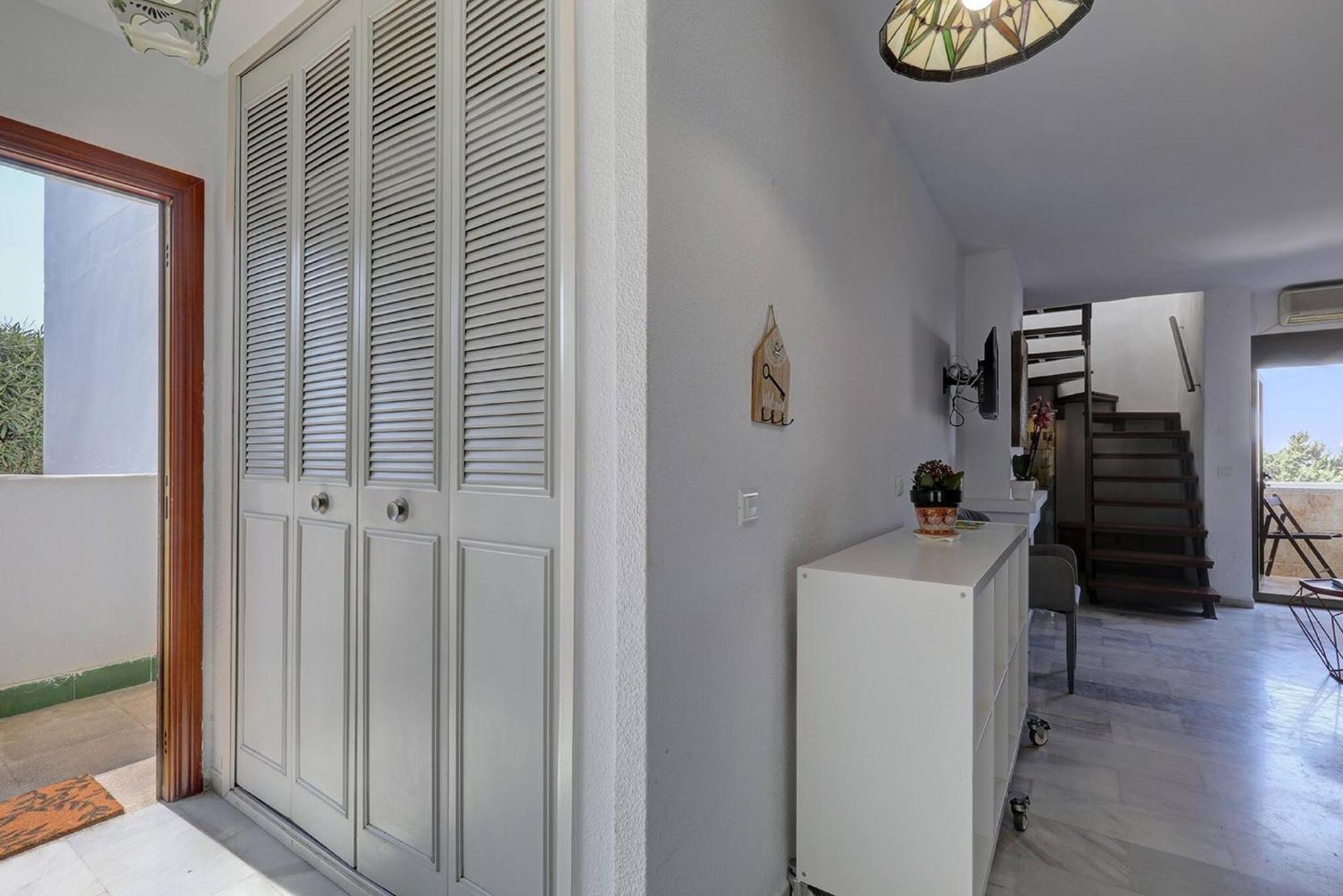 082 - Stunning Sea Views Beachfront Apartment ベナルマデナ エクステリア 写真