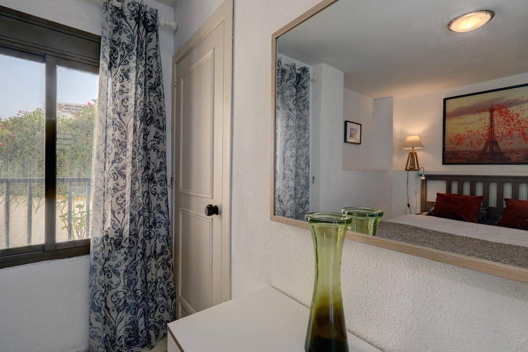 082 - Stunning Sea Views Beachfront Apartment ベナルマデナ エクステリア 写真