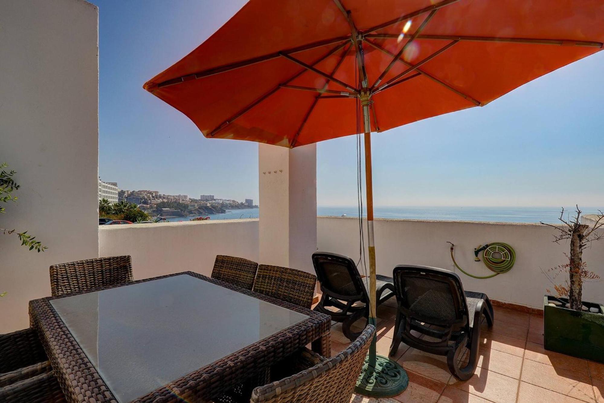 082 - Stunning Sea Views Beachfront Apartment ベナルマデナ エクステリア 写真