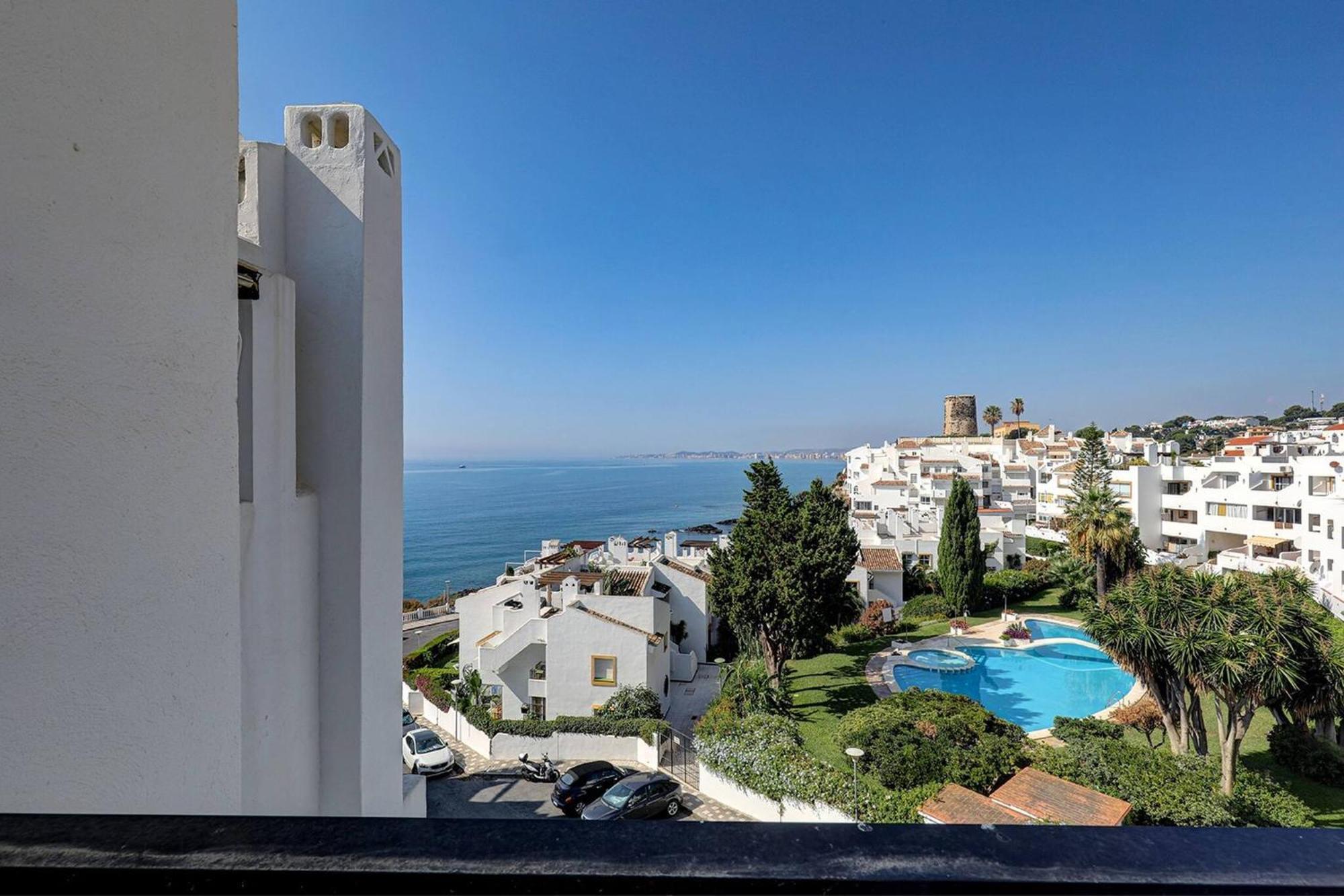082 - Stunning Sea Views Beachfront Apartment ベナルマデナ エクステリア 写真