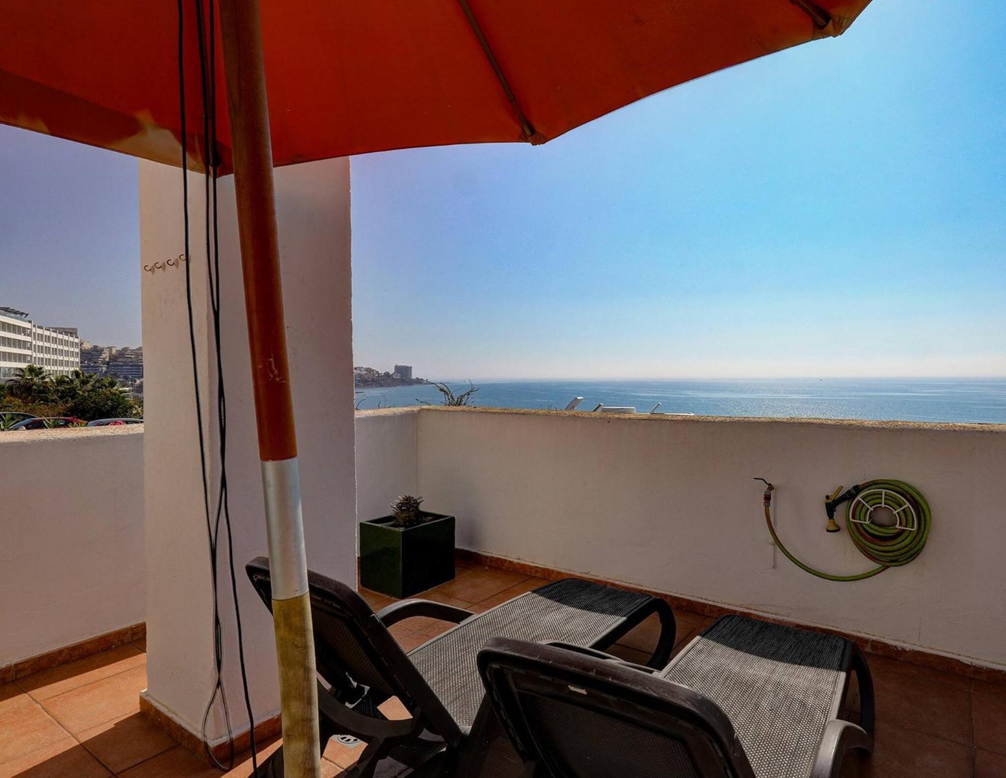 082 - Stunning Sea Views Beachfront Apartment ベナルマデナ エクステリア 写真